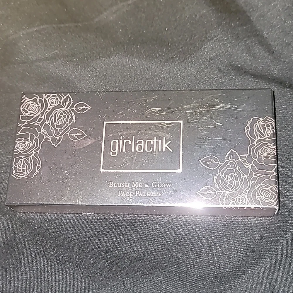 NEW Girlactik Blush‎ Me & Glow Face Palette in Light Never Opened New In Box